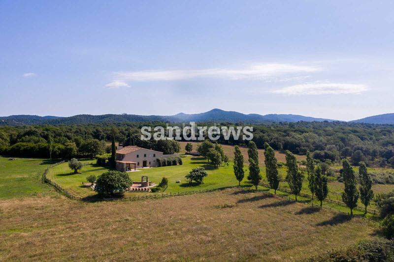 Foto bd80ae56-4cc7-44cb-9da4-88600e6fbe50. Masia amb calefacció piscina a Cassà de la Selva