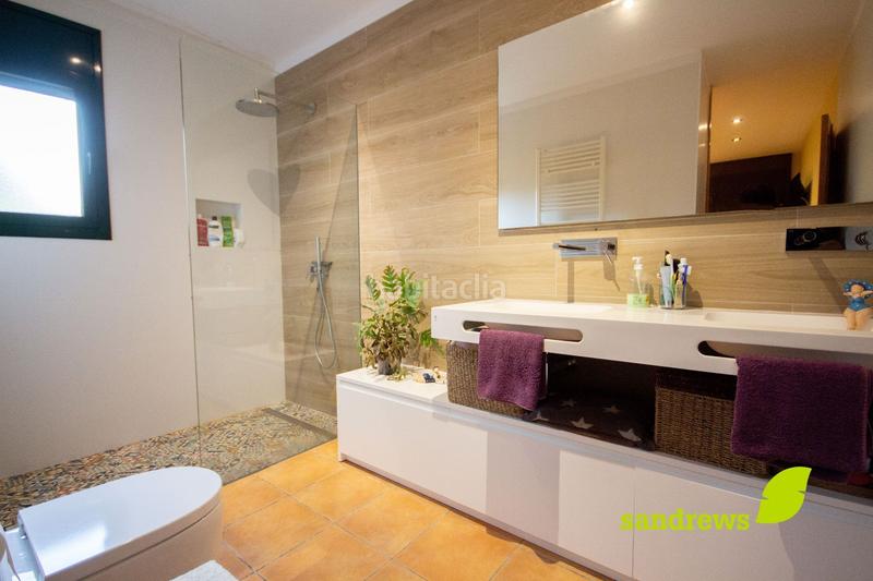 Foto 92ba795f-e160-45ab-9f0a-3986deb01b0c. Casa excelente casa unifamiliar con jardín y piscina en Sant Miquel de Fluvià