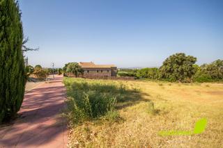 Terreny residencial a Peralada. Excelente parcela en primera linea golf