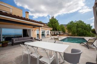 Maison à Palau-saverdera. Casa en venta en palausaverdera con vistas al mar y piscina