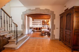 Casa adosada en Ordis. Casa de pueblo con encanto en ordis  jardín privado y piscina cu