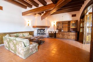 Semi detached house in Ordis. Casa de pueblo con encanto en ordis  jardín privado y piscina cu