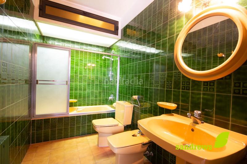 Foto aedb7ccf-c27f-4b80-99d8-a69e8c886f51. Casa adosada casa de pueblo con encanto jardín privado y piscina cubierta en Ordis