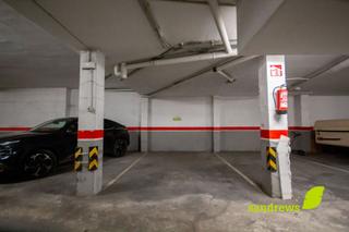 Aparcament cotxe a Creu de la Mà. Parking cerca de la estacion de tren