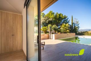 Chalet in Navata. Villa en el golf de navata