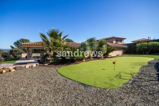 Chalet à Navata. Villa en el golf de torremirona navata