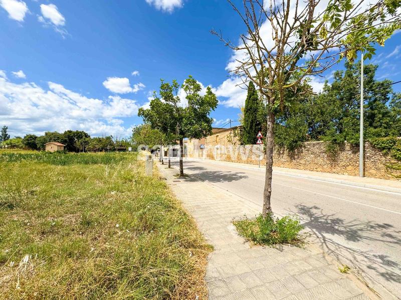 Foto a51f21af-90c7-407a-8a18-eb3d3d4b691a. Terreny residencial a Vilatenim Figueres