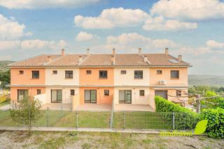 Casa adosada en Darnius. Chalet adosado de obra nueva en venta en darnius girona, alt emp