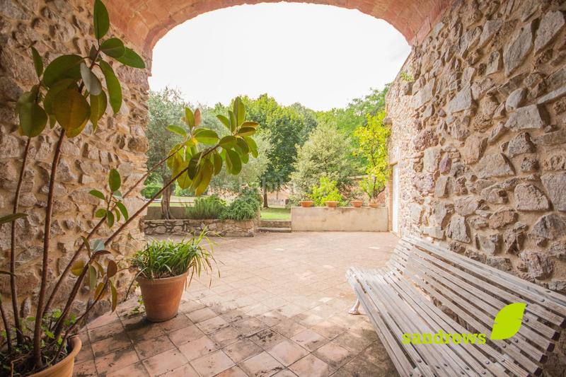 Foto 183acacf-2d70-48ff-bd7b-ff0c922b9585. Casa adosada casa con piscina en Darnius
