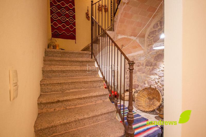 Foto b5556a7e-a8a3-441f-8914-ae499c0c500a. Casa adosada casa con piscina en Darnius
