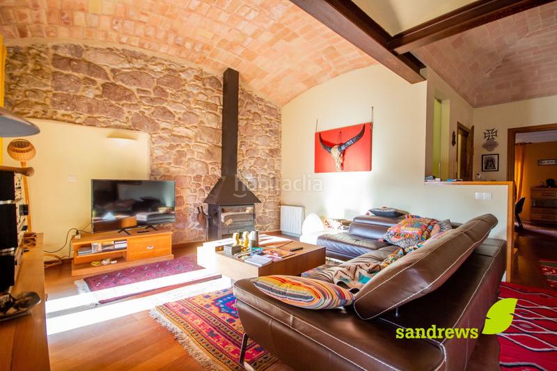 Foto d1674297-df82-4217-bab2-91fbc6530ada. Casa adosada casa con piscina en Darnius