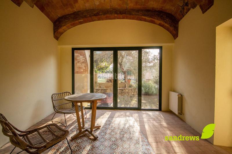Foto d2a9da36-de03-4ca0-bd27-5f4b0220e45c. Casa adosada casa con piscina en Darnius