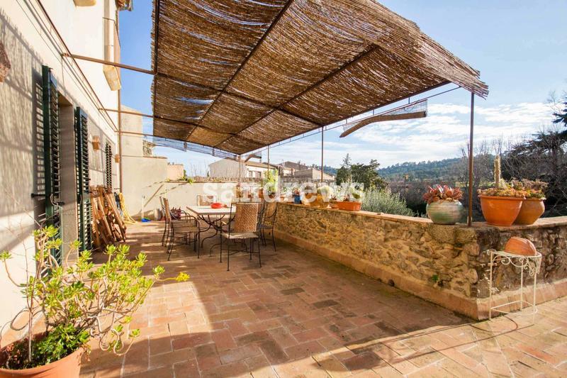 Foto 327b3fb0-79f8-448f-8085-cb7cc1701fe4. Maison jumelée avec chauffage piscine dans Darnius