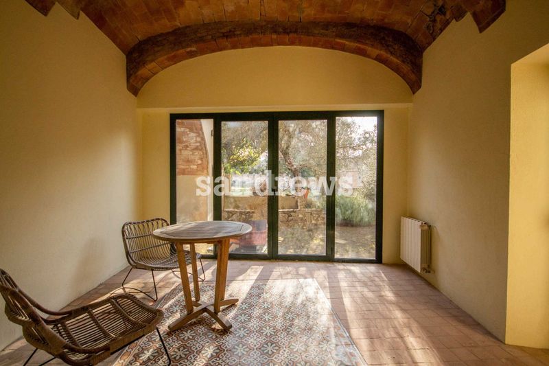 Foto 6ca05aee-b8d4-4952-b911-a79639b61c16. Casa adossada amb calefacció piscina a Darnius