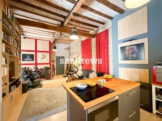 Pis a Eixample-Horta Capallera. Piso tipo loft en venta en el centro de figueres, con chimenea y