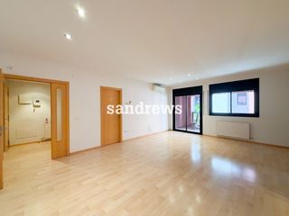 Pis a Centre. Piso en venta en figueres con parking, trastero y terraza