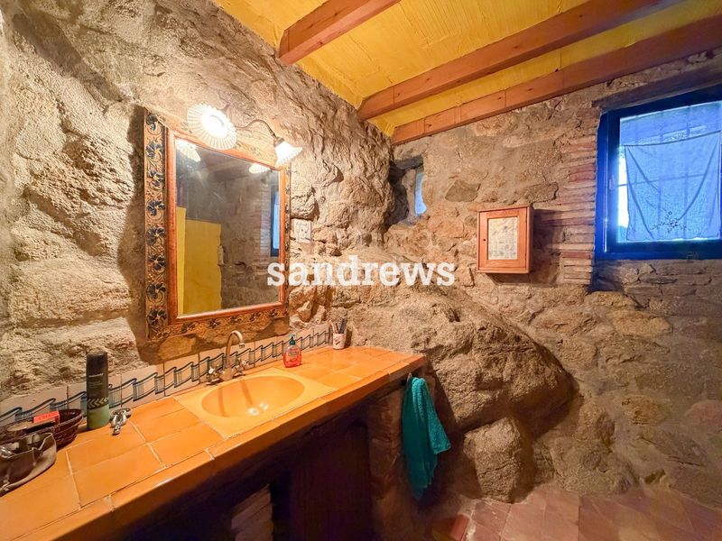 Foto c83e58a4-79de-4332-9e52-e3be6f4bd57b. Masia amb calefacció a Cantallops