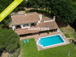 Casa en Darnius. Finca en venta en darnius con piscina y 5.280 m de parcela en pl