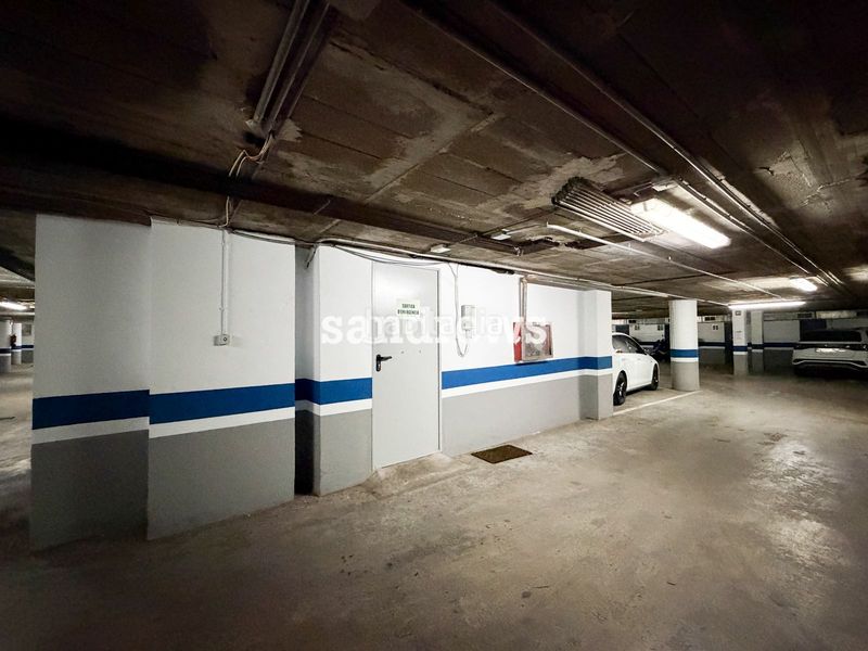 Foto 1ef77cdd-1d82-4b74-8f9a-c31a92d0e1e2. Aparcament cotxe a Centre Figueres