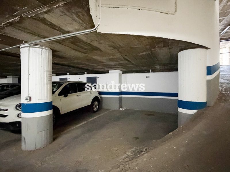 Foto 7dd0a514-fe63-4da4-8bec-a38b790f0f53. Aparcament cotxe a Centre Figueres