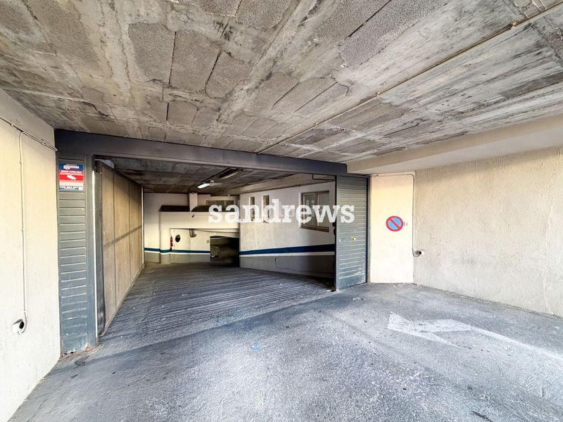 Foto fd4eae1c-1d2d-46a7-b8ae-da10b85e0ccc. Aparcament cotxe a Centre Figueres