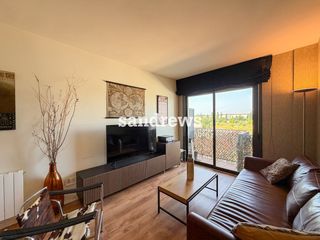 Zweistöckige Wohnung in Carretera de Roses-Fossos. Dúplex de 2 habitaciones con parking, trastero y terraza en figu