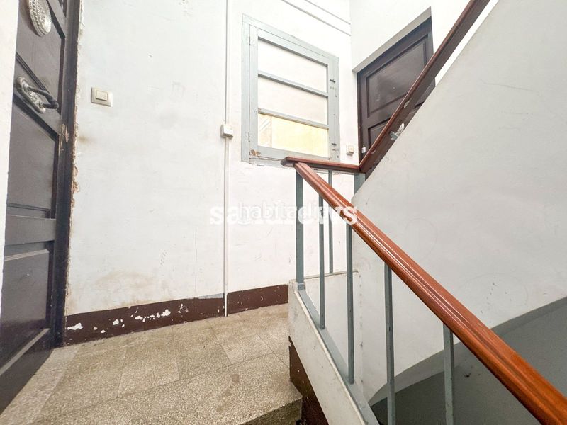 Foto b4ca15bf-517e-4765-9171-50cf211ad801. Edificio  en venta en el centro 7 viviendas, 3 locales y patio de 200 m en Figueres