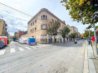 Édifice à Centre. Edificio en venta en el centro de figueres  9 viviendas, 3 local