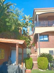 Maison jumelée à Urbanitzacions. Casa adosada con piscina