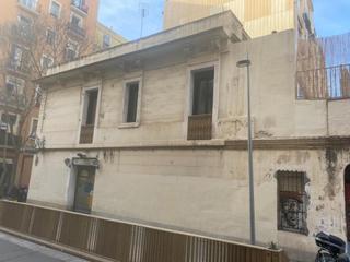 Gebäude  Carrer de margarit. Oportunidad de inversión en finca de dos plantas en calle margar