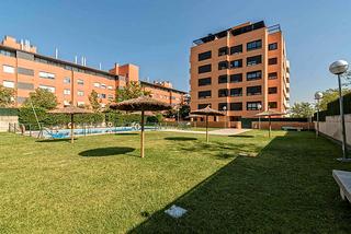 Location Appartement  Calle de euterpe. Piso de 2 dormitorios con piscina comunitaria