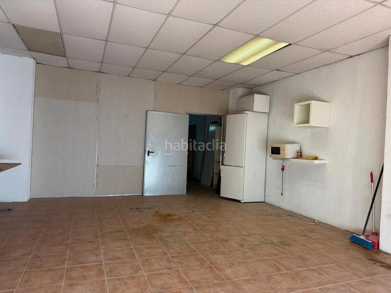 Foto 4f311663-90b8-4bbd-8c0d-92c268139496. Alquiler local comercial en Centre Badalona