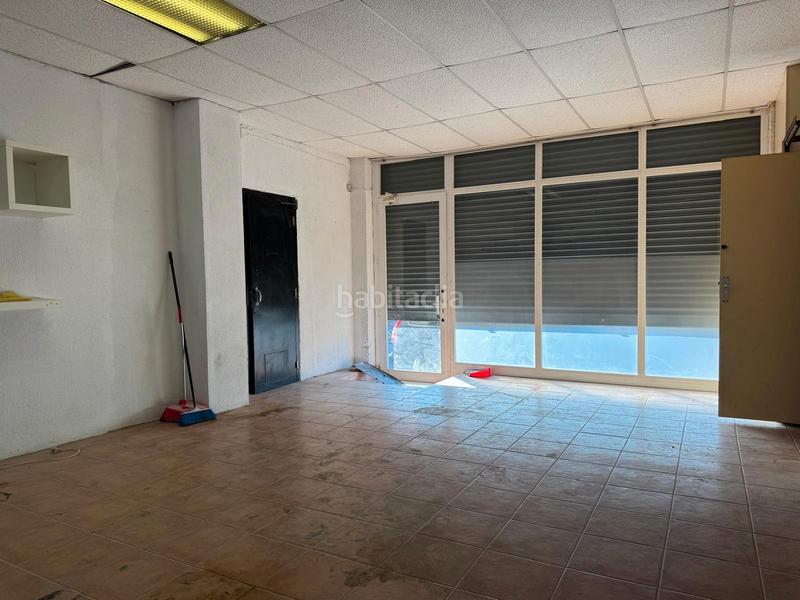 Foto 8e5b3211-dbbd-477b-8a9b-dc9e05e16df1. Alquiler local comercial en Centre Badalona