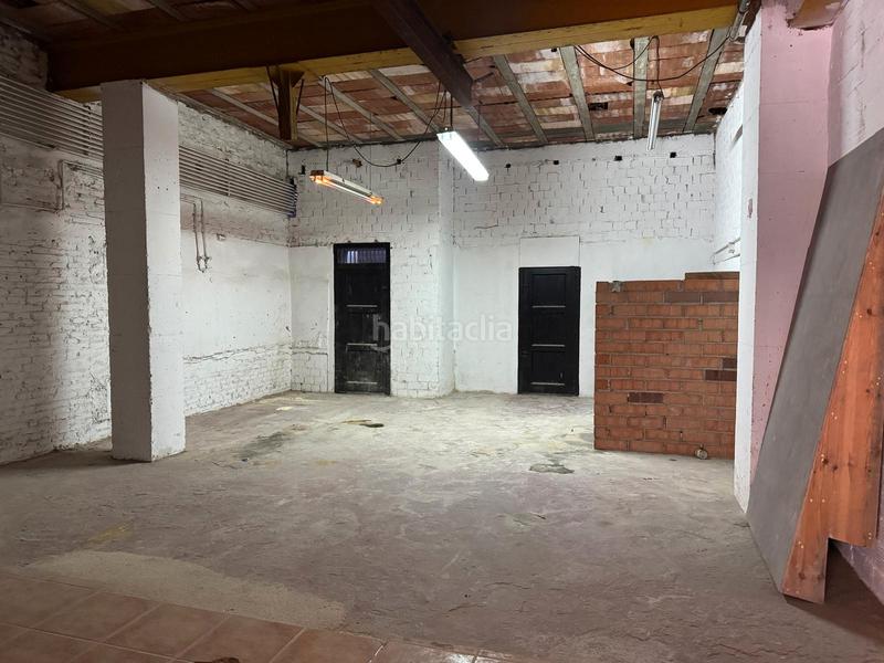 Foto 98b1f1ec-5aeb-4fb3-b2b2-906629684e1d. Alquiler local comercial en Centre Badalona