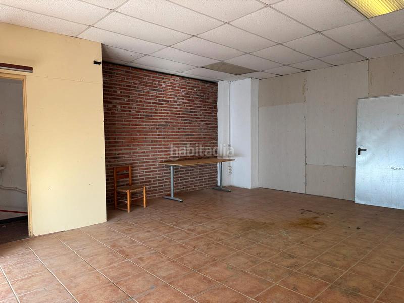 Foto ae464bba-bed2-4505-b39b-be436163cc24. Alquiler local comercial en Centre Badalona