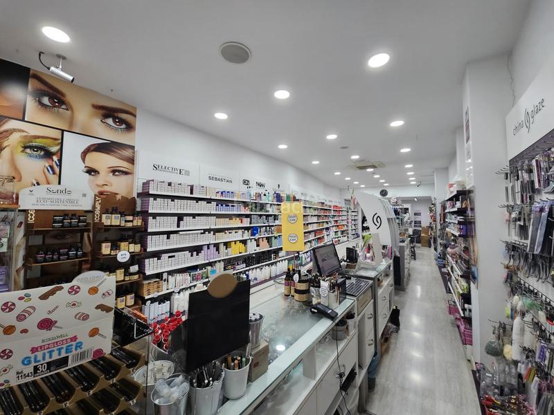 Foto 787f40f3-8dd0-4a11-aa45-e6cdf898f39b. Local commercial dans carrer gran de sant andreu 237 dans Barcelona