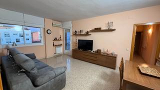 Etagenwohnung  Carrer de l'energia. ¡descubre este acogedor piso en la zona de almeda, en cornellà d