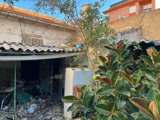 Casa a El Palmar. Casa con patio y posibilidad de hacer garaje en 106000 para refo