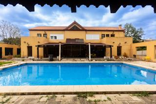 Chalet à Santo Angel. Chalet en santo angel 616652603 agueda llamame !!
