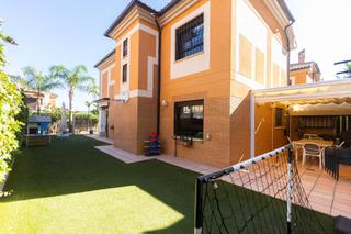 Chalet in La Ñora. Moderno chalet en murcia con vistas y amplias zonas comunes port