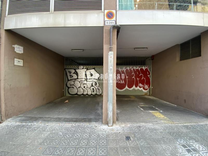 Foto 0be4bd0b-3b09-4b10-89bf-c3de771f9413. Parking coche plaza de garaje en calle viladomat en Barcelona