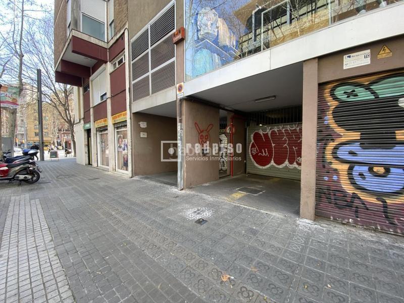 Foto 77065ffa-6cc1-45ed-8daa-50d4634d23c3. Parking coche plaza de garaje en calle viladomat en Barcelona