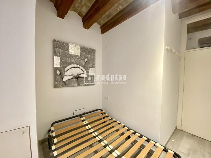 Foto 37d6fd55-f6da-43cf-89da-f101e3de1fc8. Pis a Raval Barcelona