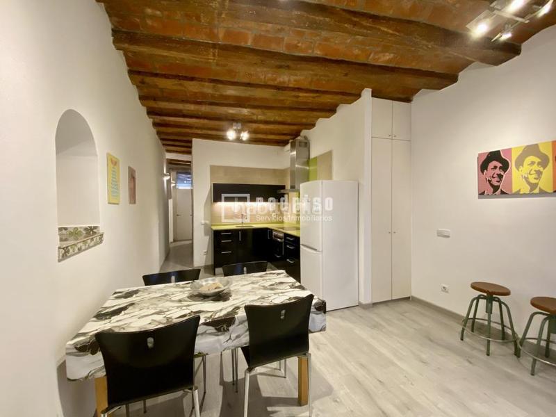 Foto 3980eef7-4996-438e-988c-0315a3de8ade. Pis a Raval Barcelona