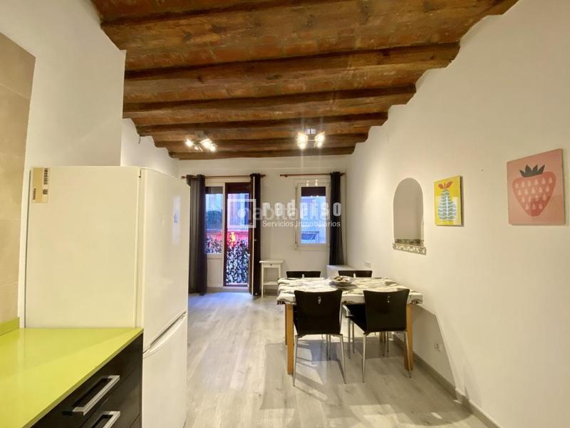 Foto 52105943-272b-41d0-8e4c-b9bc0175bc7c. Pis a Raval Barcelona