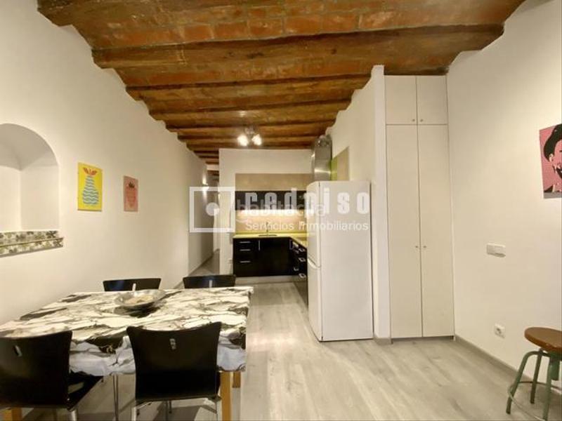 Foto 9097a1de-effc-457b-b744-ce864aa70f6e. Pis a Raval Barcelona