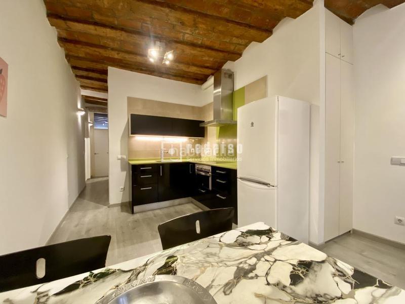 Foto e99b5b2f-0ad2-4c74-8d07-fe9796582cfd. Pis a Raval Barcelona