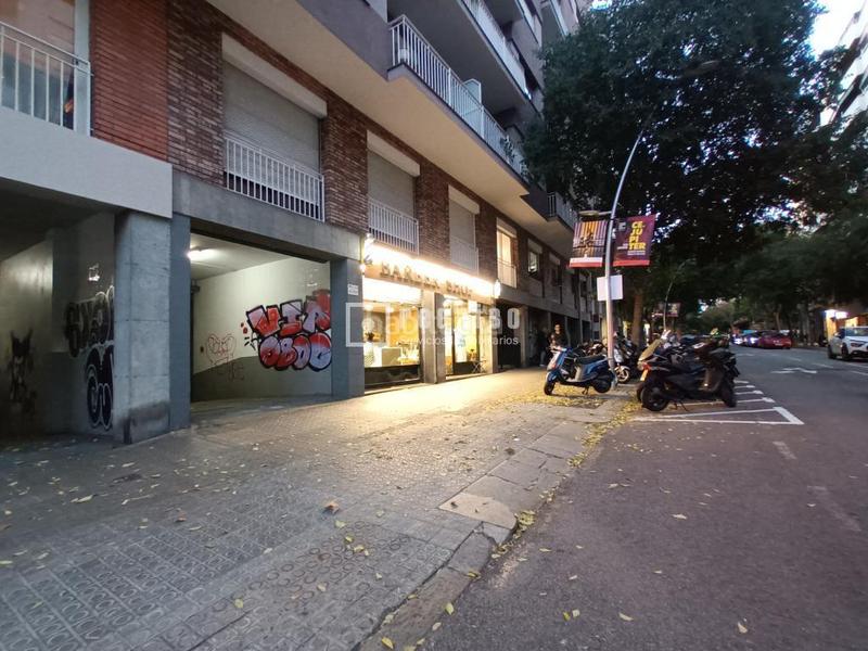 Foto fb1504c0-a3e0-4bab-ad94-a529fe75919f. Aparcament cotxe a nápoles 163 a Dreta de l´Eixample Barcelona