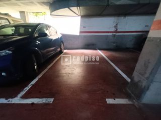 Aparcament cotxe a de les Corts Catalanes