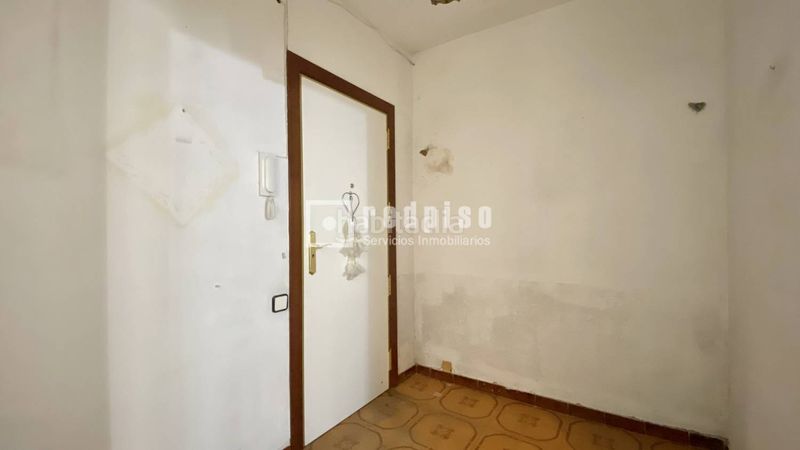 Foto 480430a5-a3c4-4775-bb6d-79f9f3c4edc5. Pis a Raval Barcelona